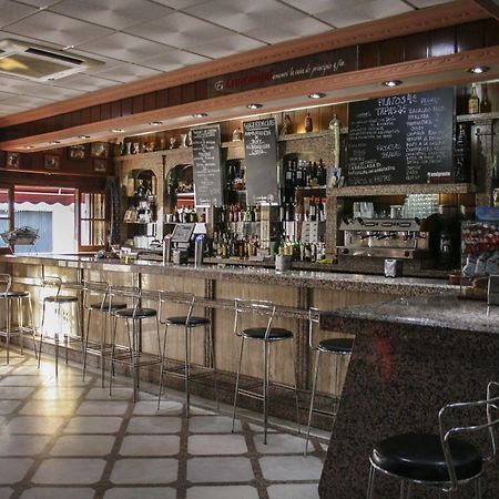 Hostal El Emigrante Dos Hermanas Buitenkant foto