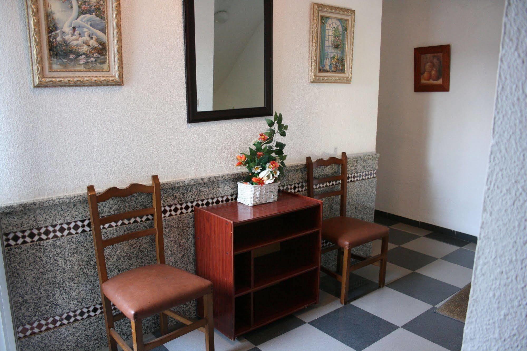 Hostal El Emigrante Dos Hermanas Buitenkant foto