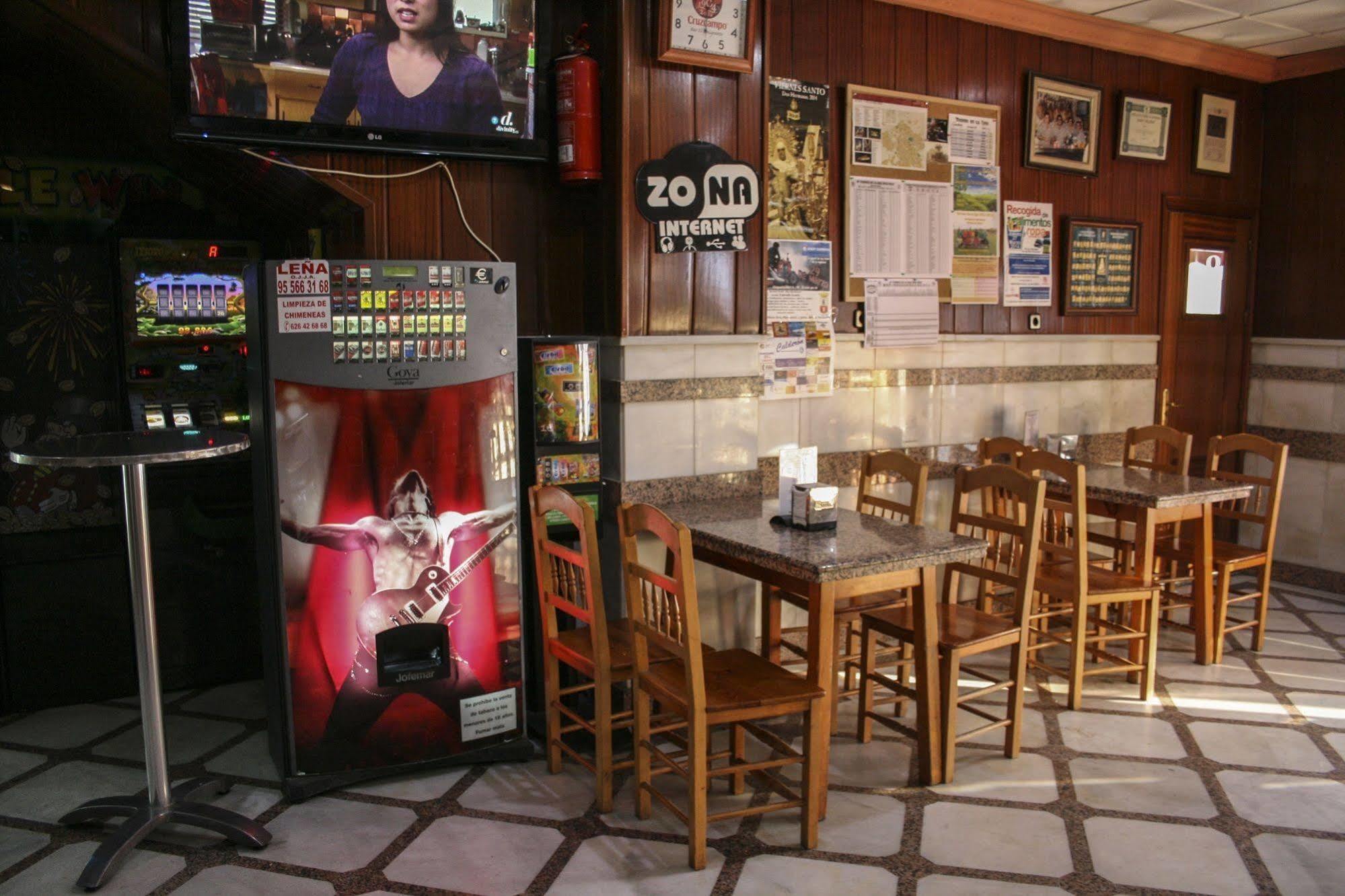 Hostal El Emigrante Dos Hermanas Buitenkant foto