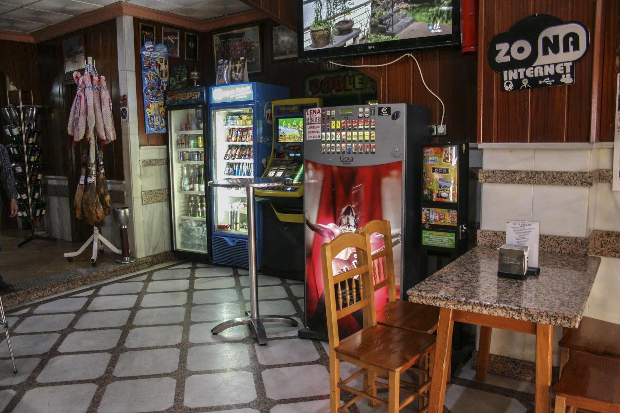 Hostal El Emigrante Dos Hermanas Buitenkant foto