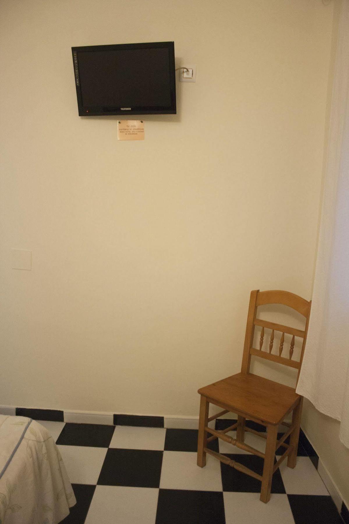 Hostal El Emigrante Dos Hermanas Buitenkant foto