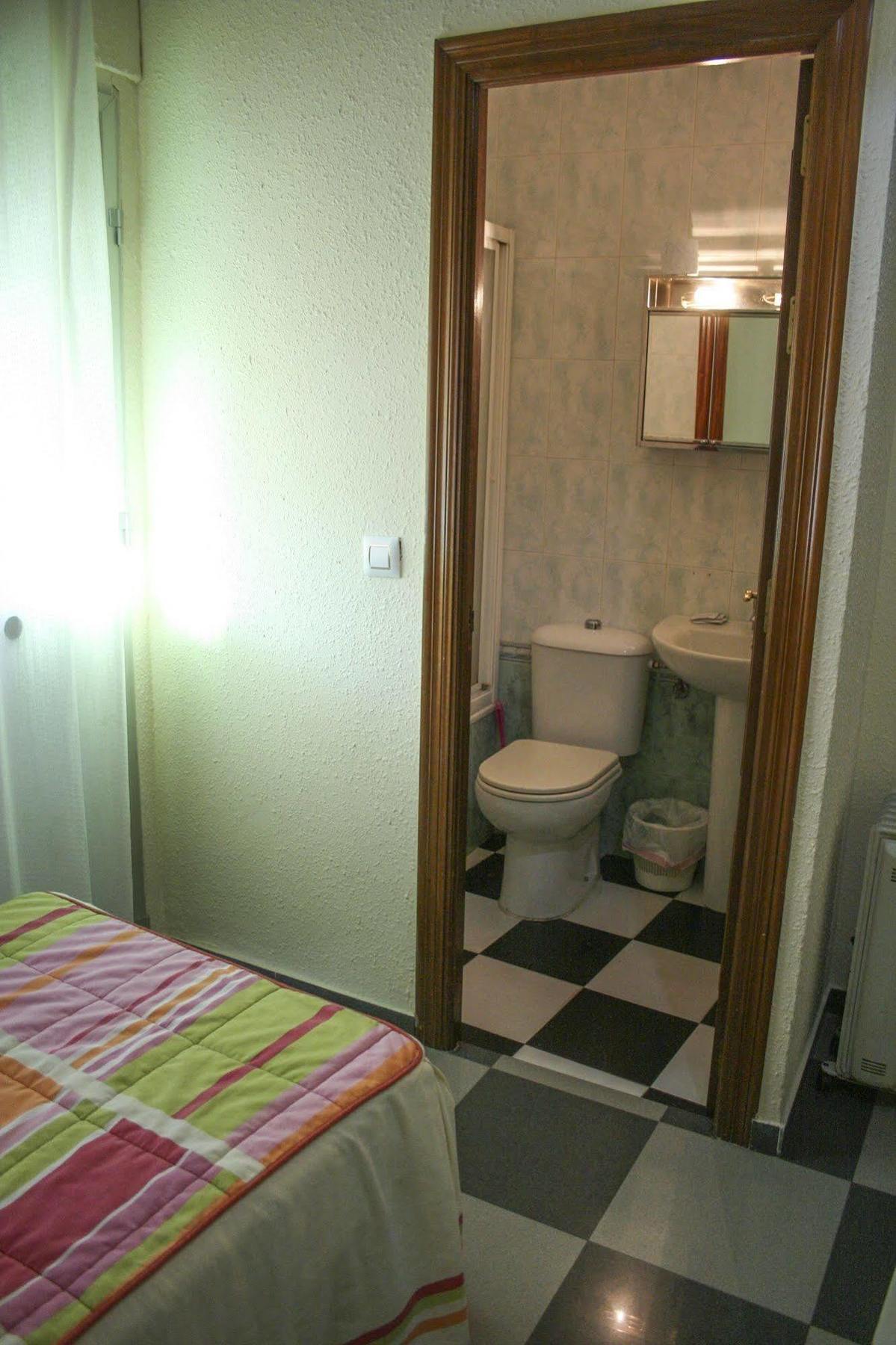 Hostal El Emigrante Dos Hermanas Buitenkant foto