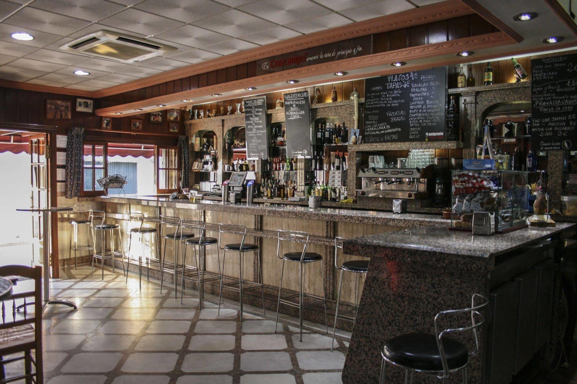Hostal El Emigrante Dos Hermanas Buitenkant foto