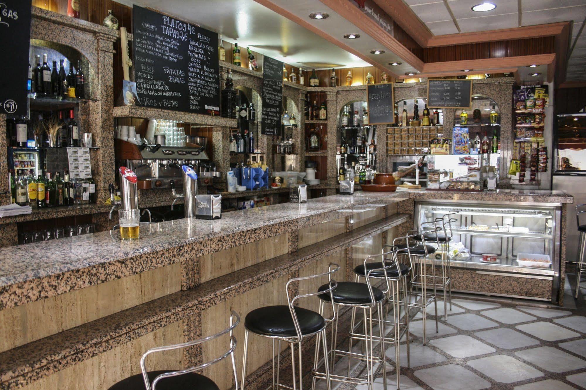 Hostal El Emigrante Dos Hermanas Buitenkant foto