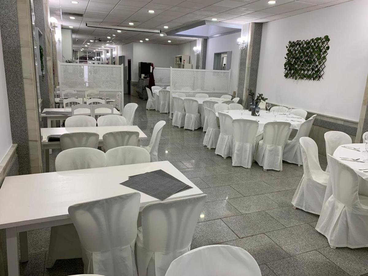 Hostal El Emigrante Dos Hermanas Buitenkant foto