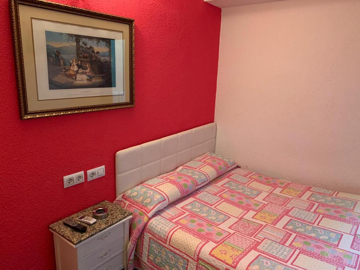 Hostal El Emigrante Dos Hermanas Buitenkant foto