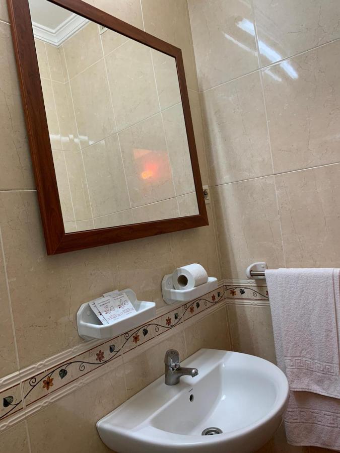 Hostal El Emigrante Dos Hermanas Buitenkant foto