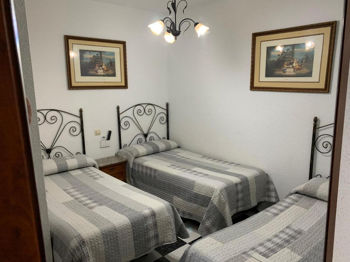 Hostal El Emigrante Dos Hermanas Buitenkant foto