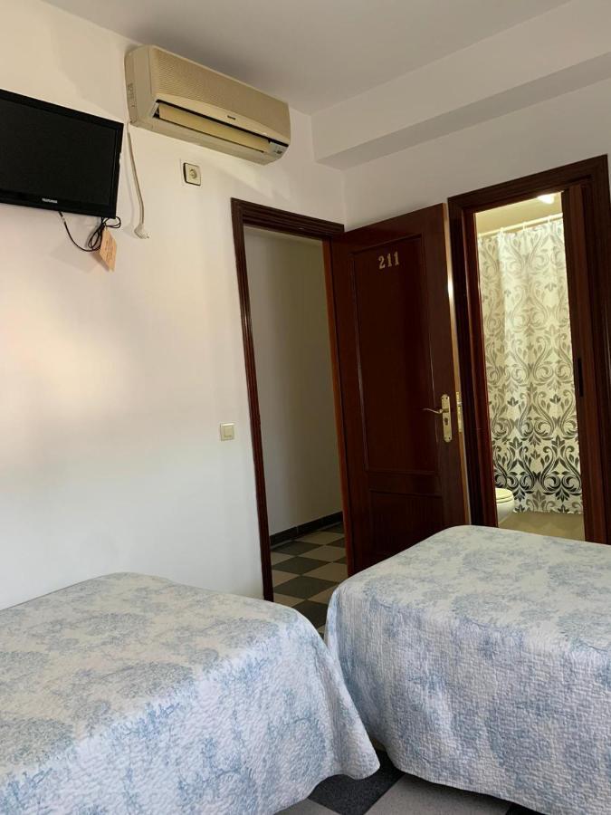 Hostal El Emigrante Dos Hermanas Buitenkant foto