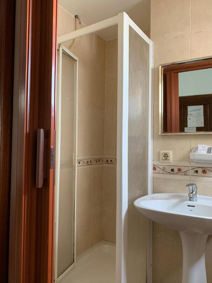 Hostal El Emigrante Dos Hermanas Buitenkant foto