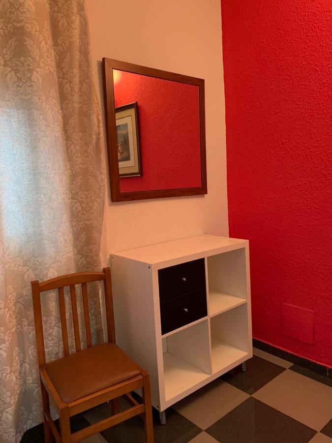 Hostal El Emigrante Dos Hermanas Buitenkant foto