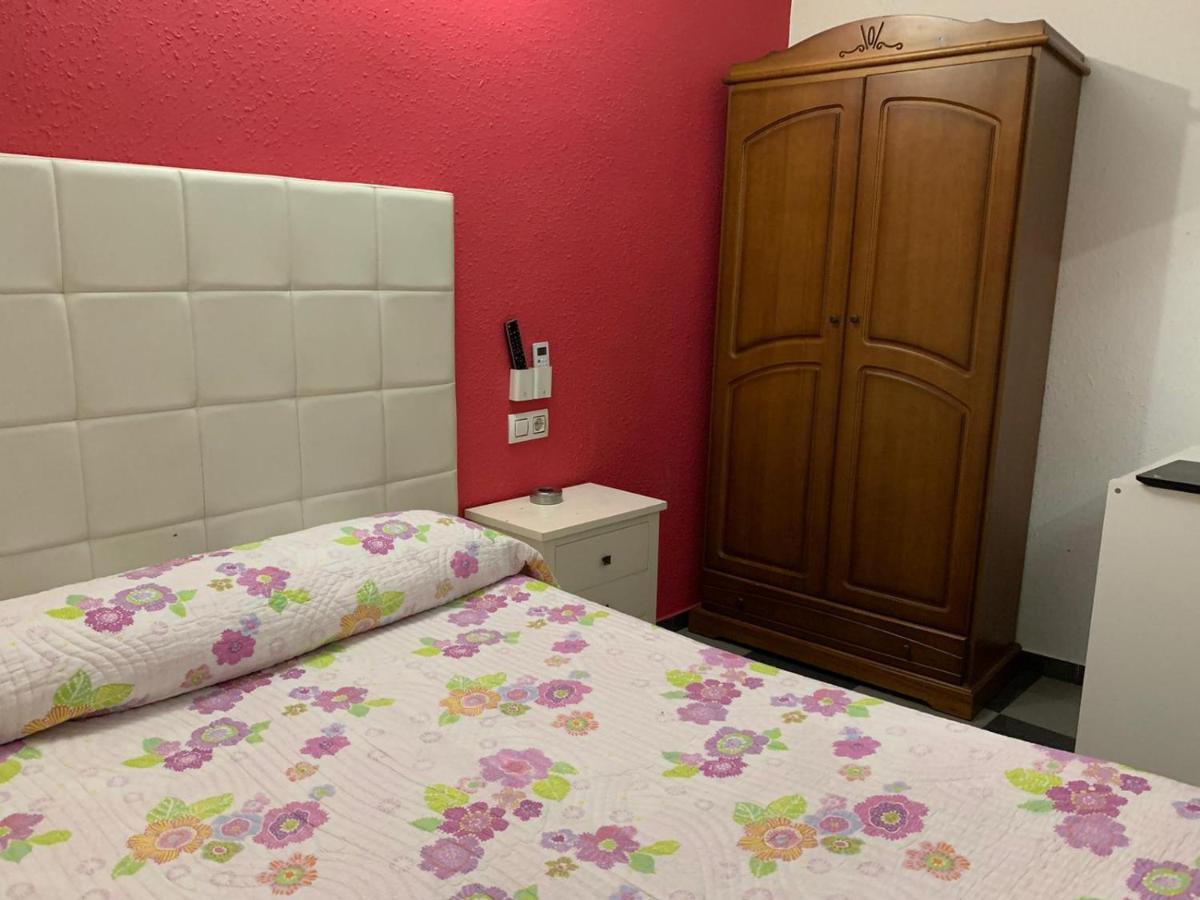 Hostal El Emigrante Dos Hermanas Buitenkant foto