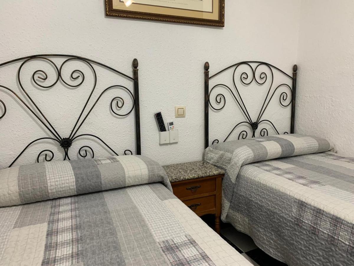 Hostal El Emigrante Dos Hermanas Buitenkant foto